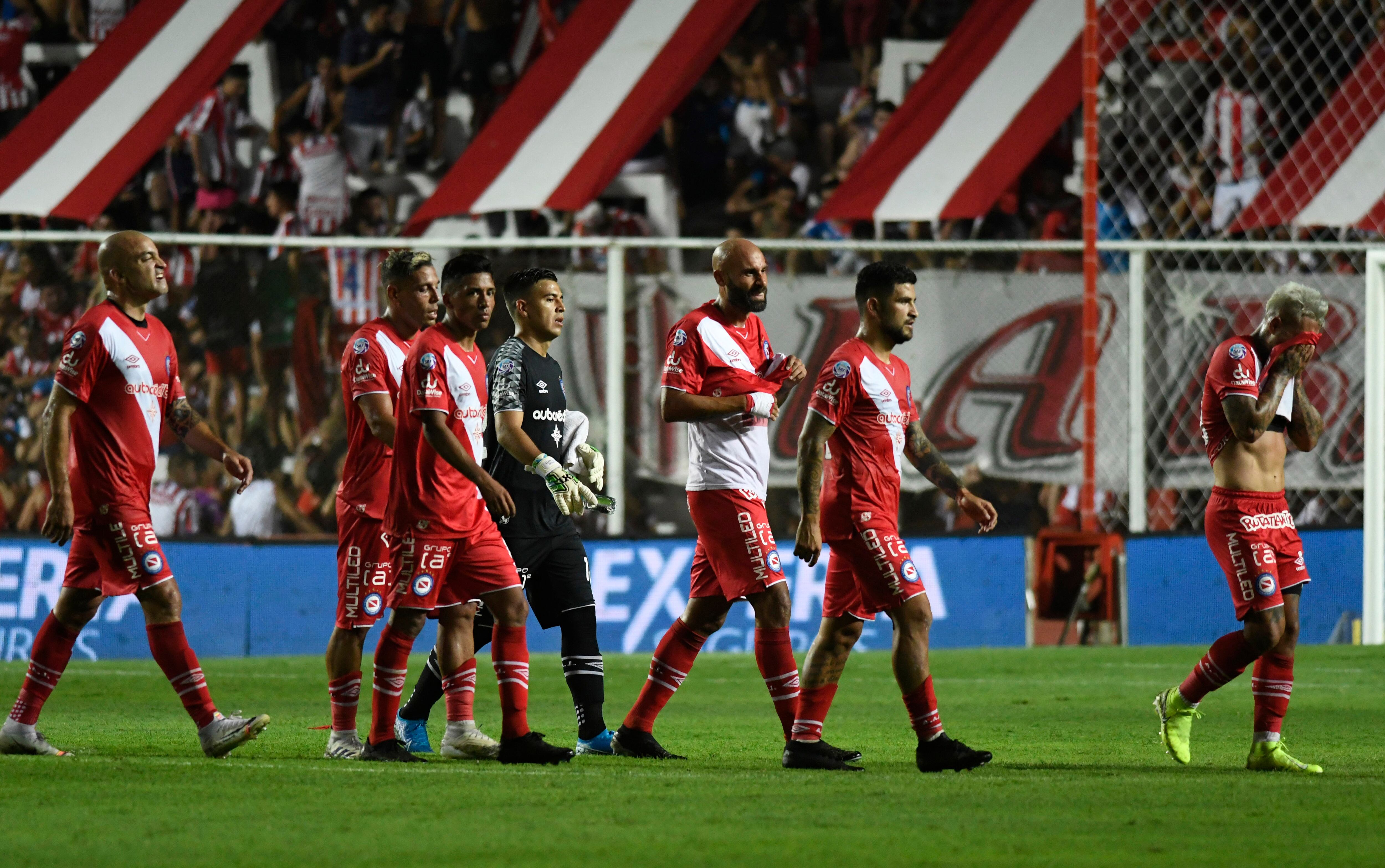 El líder Argentinos Juniors se va derrotado de Santa Fe.