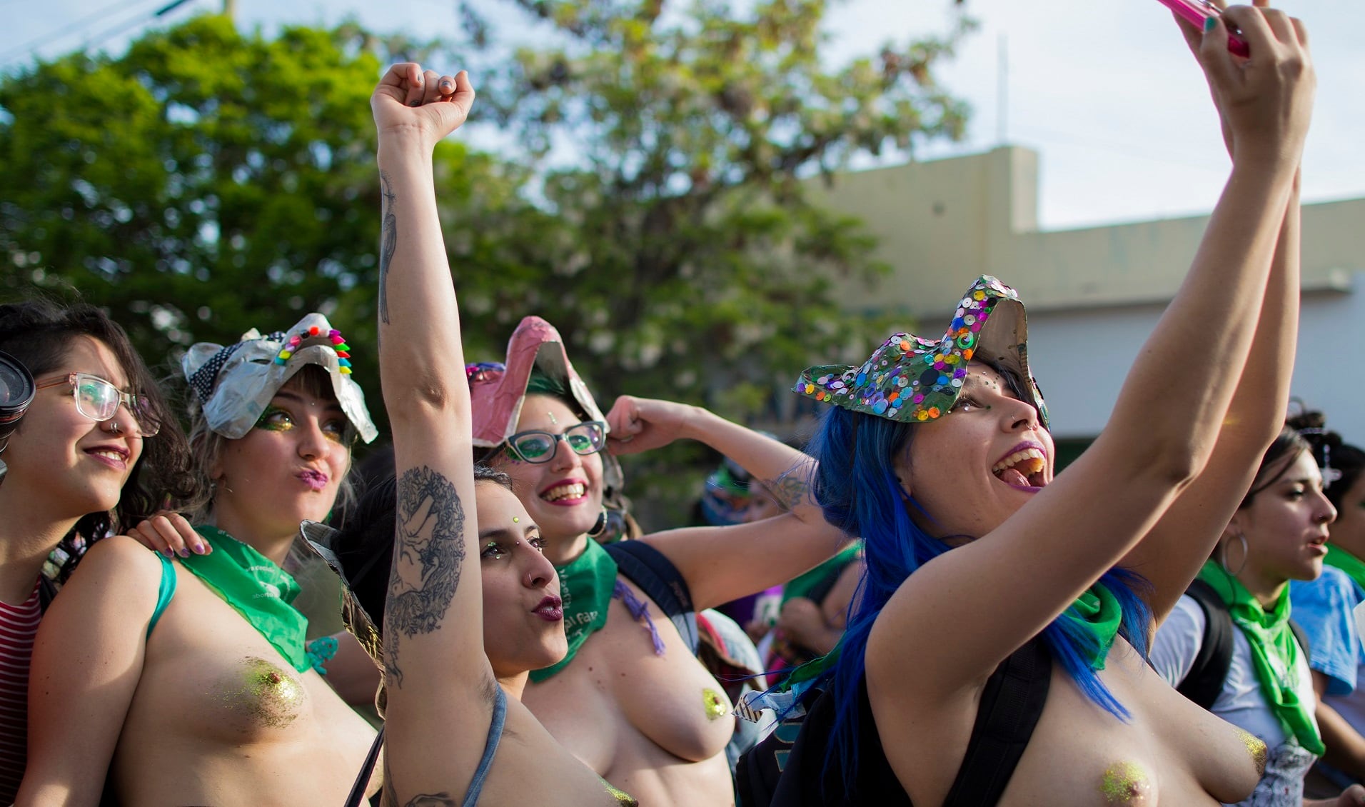 "Nos entendemos, nos queremos y nos defendemos porque nos unen el espanto y la lucha", dice la cronista del NO.
