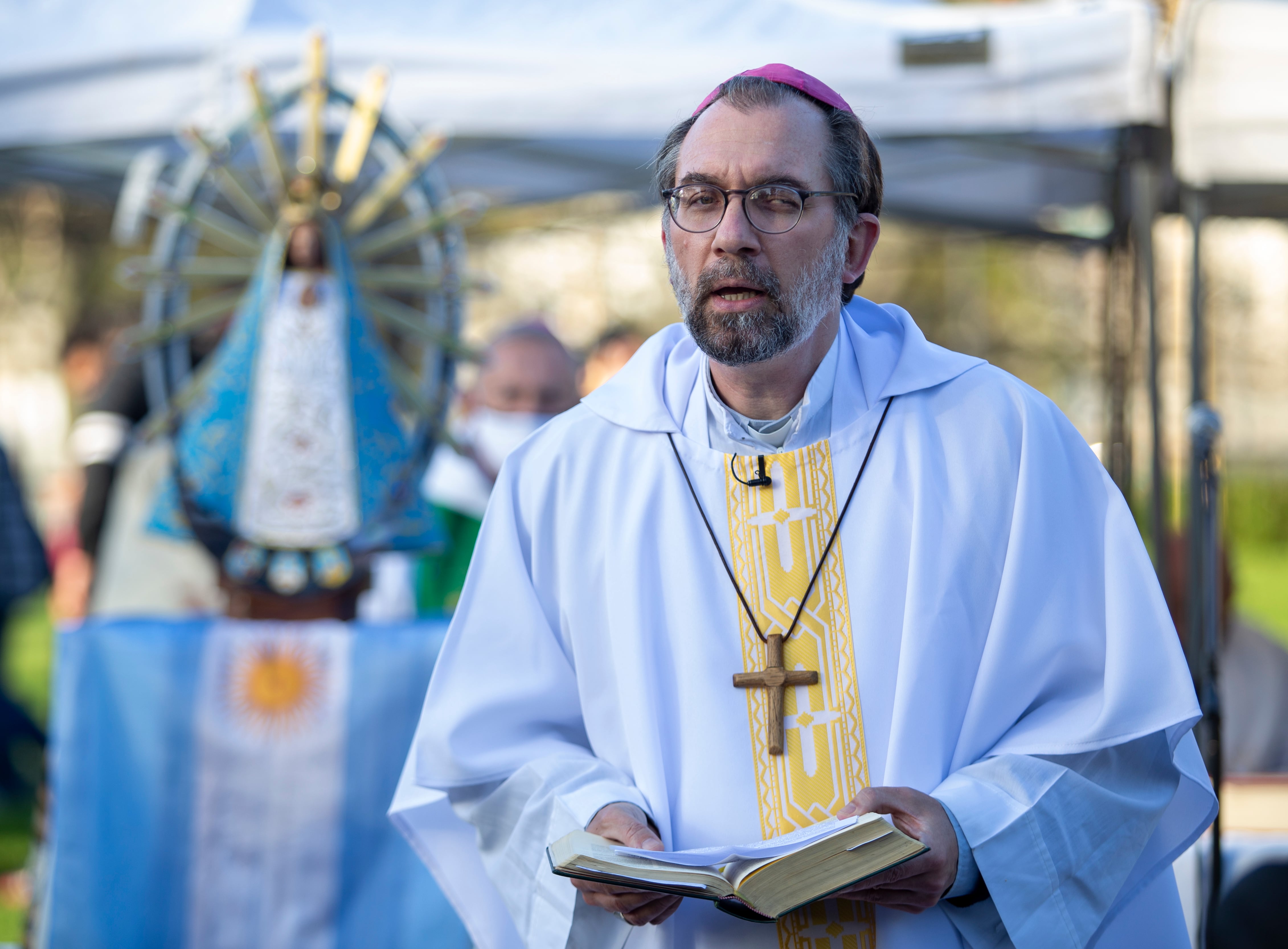 Carrara se desempeñaba como obispo auxiliar de Buenos Aires.