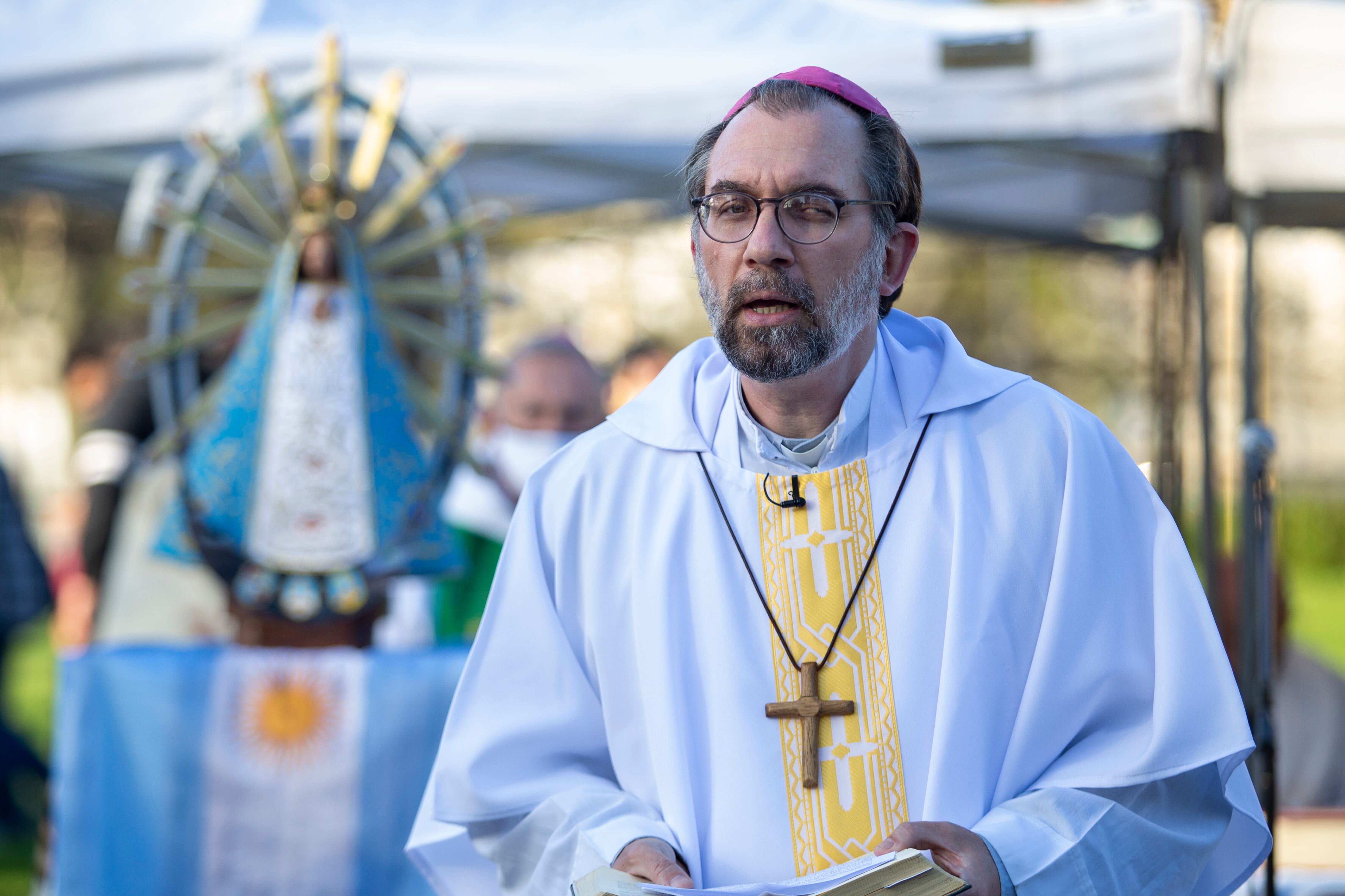 Carrara se desempeñaba como obispo auxiliar de Buenos Aires.