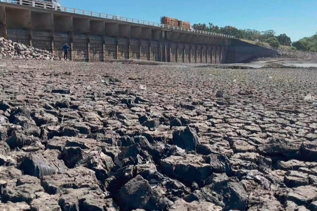 Bajos niveles bajos de agua en el embalse de Canelón Grande, que abastece de agua a la ciudad de Montevideo.
