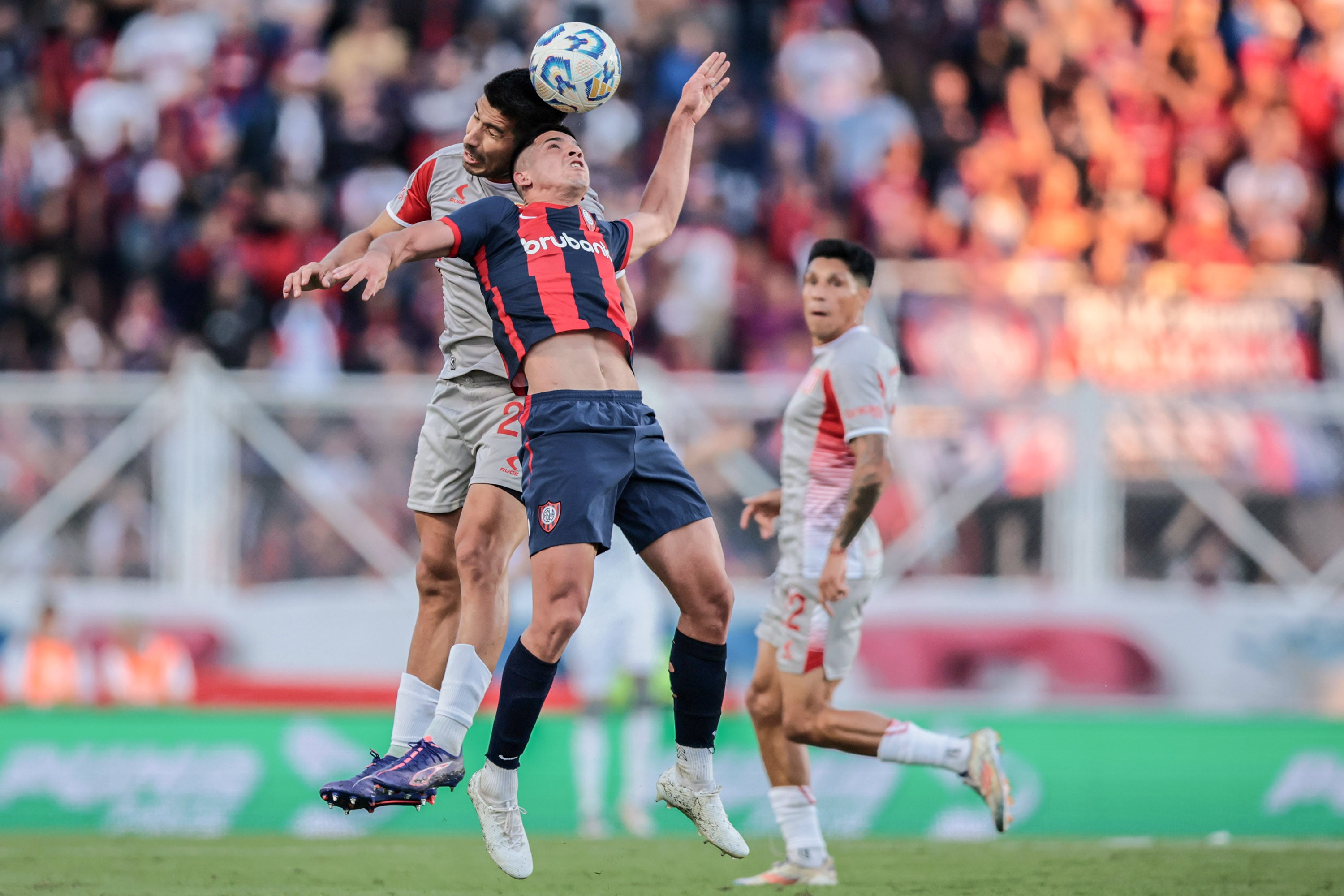 El Ciclón y el Pincha protagonizaron un empate disputado en el Bajo Flores