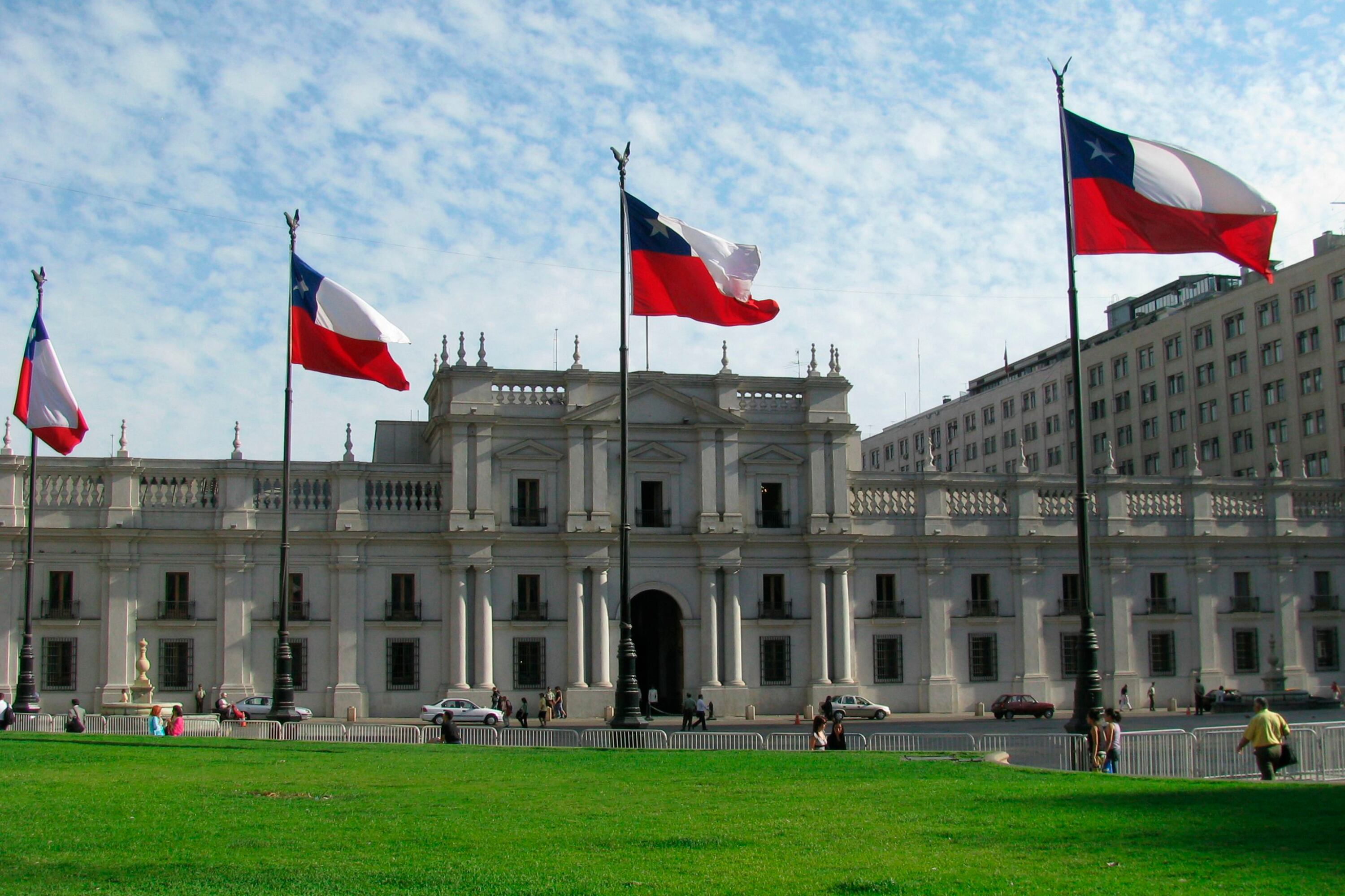 Con las Unidades de Fomento (UF), la economía chilena ha sido estable en manejar la paridad peso/dólar y eso contribuyó a tener bajo control la inflación.