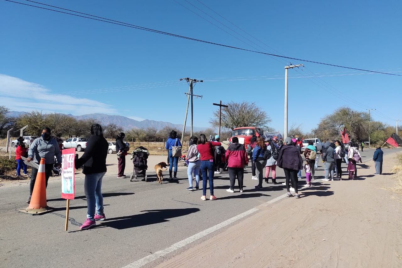 Sobre el cruce de la ruta nacional 40 y la ruta provincial 44