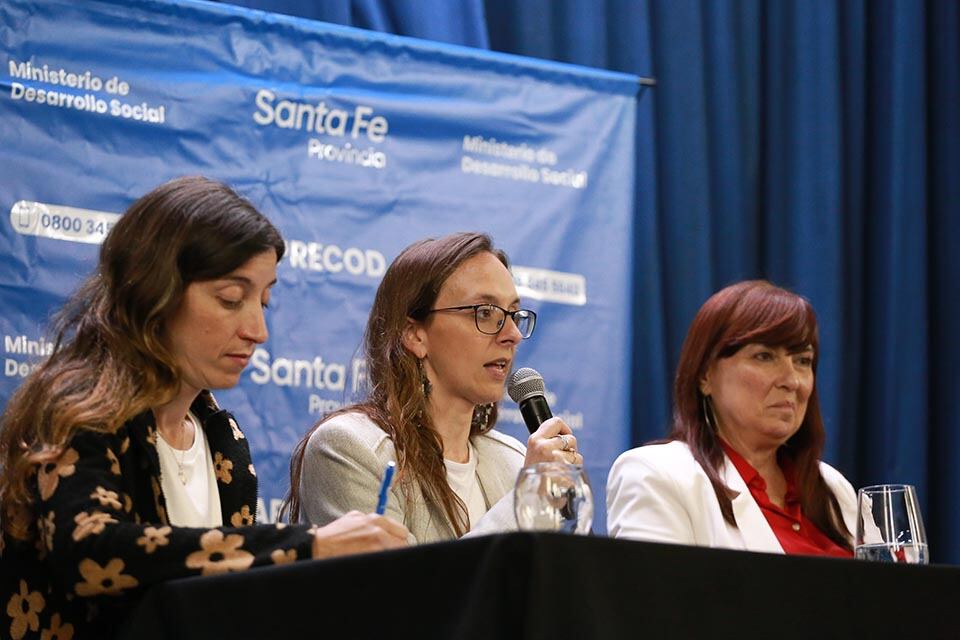 La subsecretaria Bettanin con la ministra Arena en la presentación de la diplomatura.