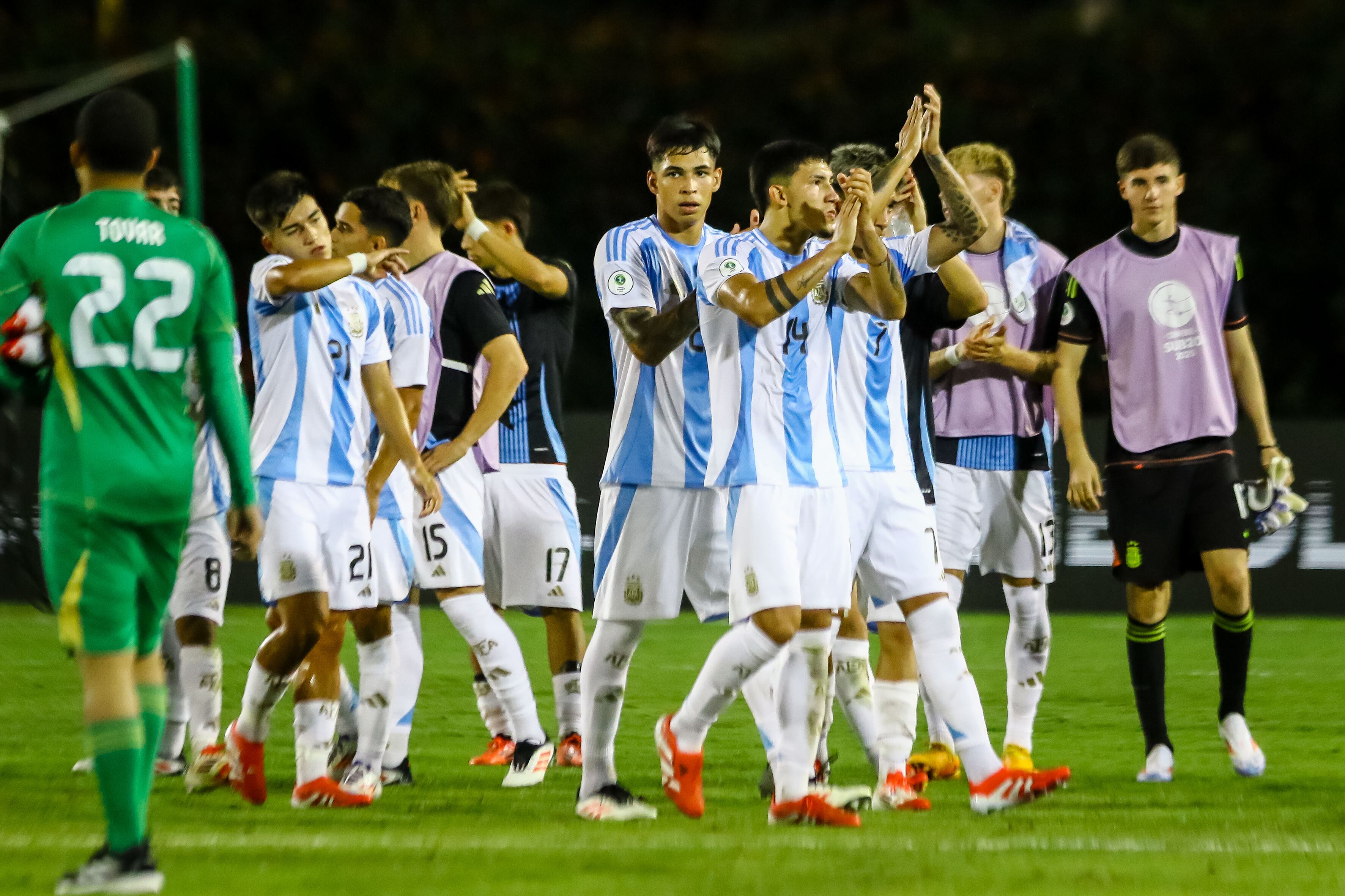 Los pibes argentinos lideran su zona.