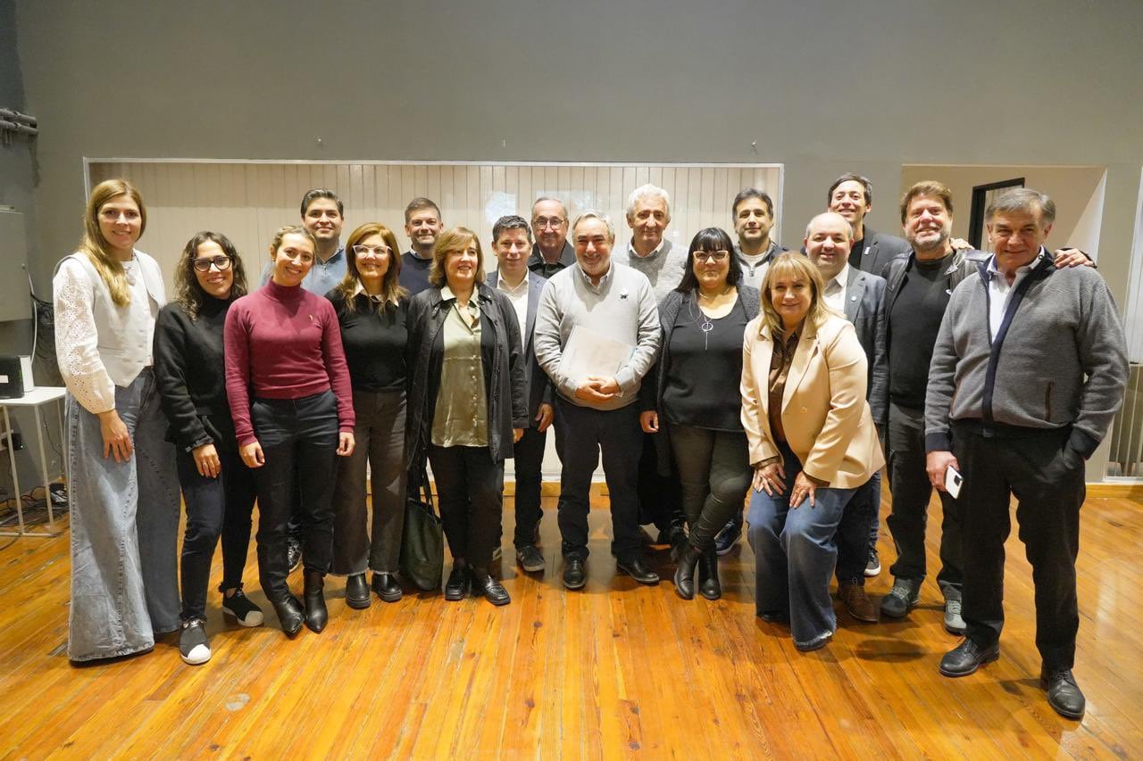 Los radicales buscan evitar fugas en Somos Buenos Aires. 