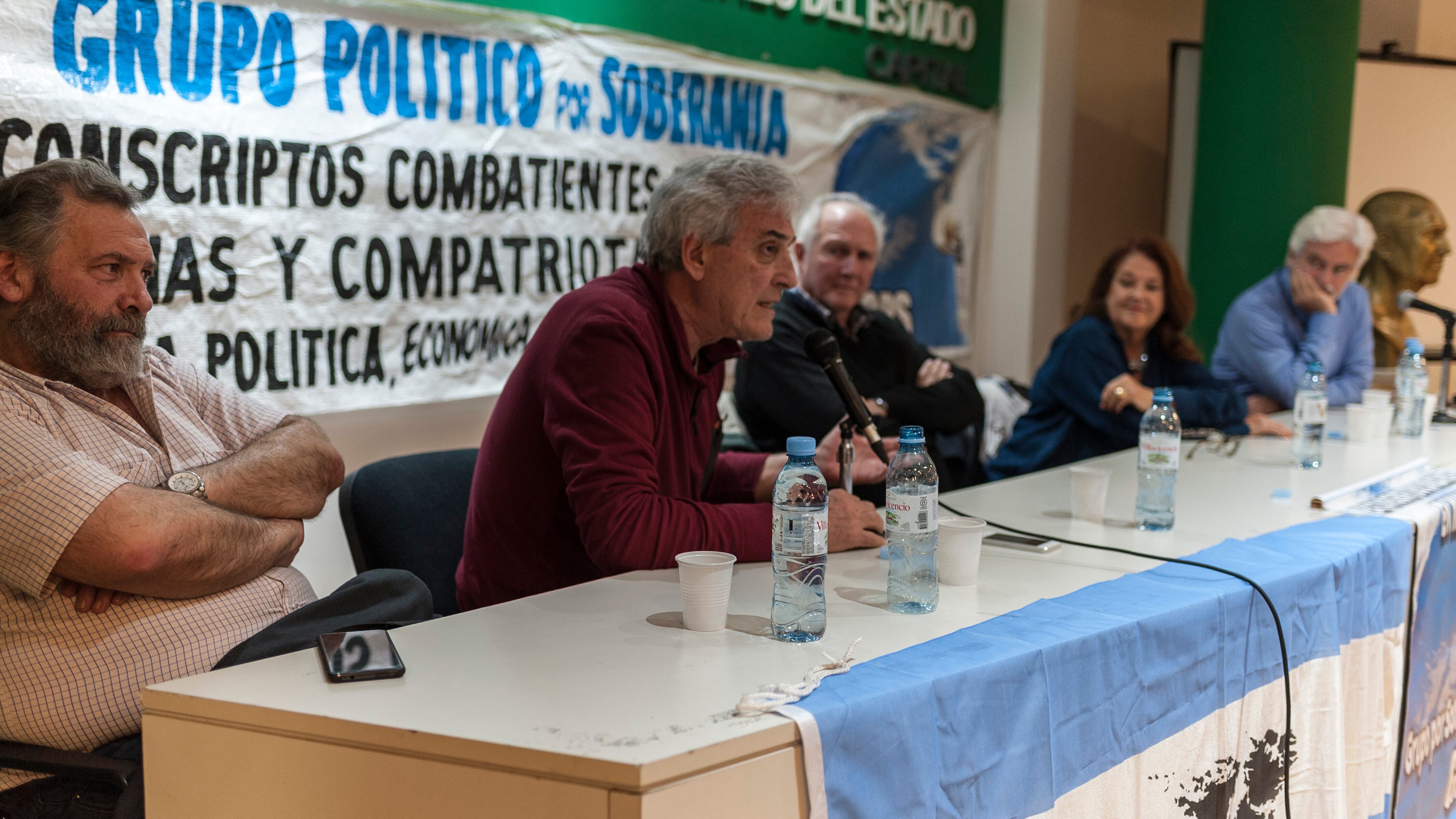 Luis Bruschtein, de Página/12, durante el encuentro.