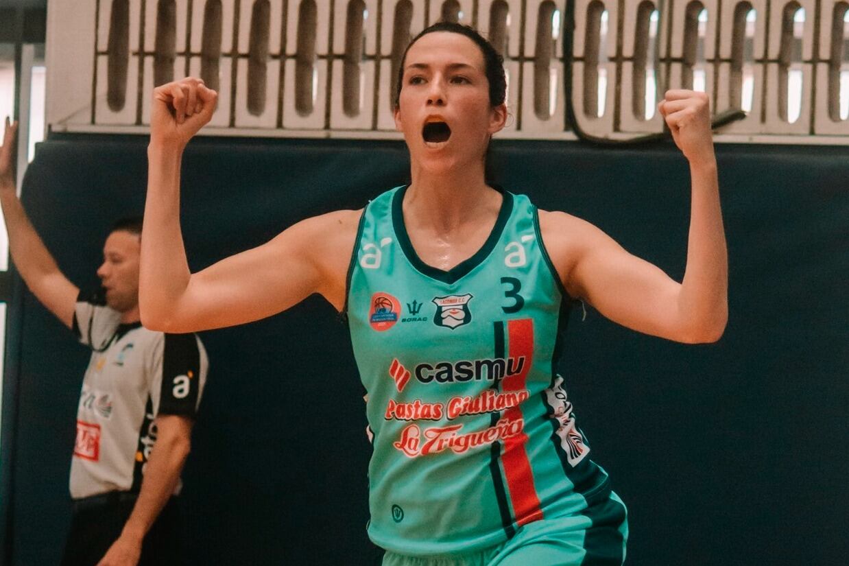 Reggiardo festejando uno de sus puntos en la cancha