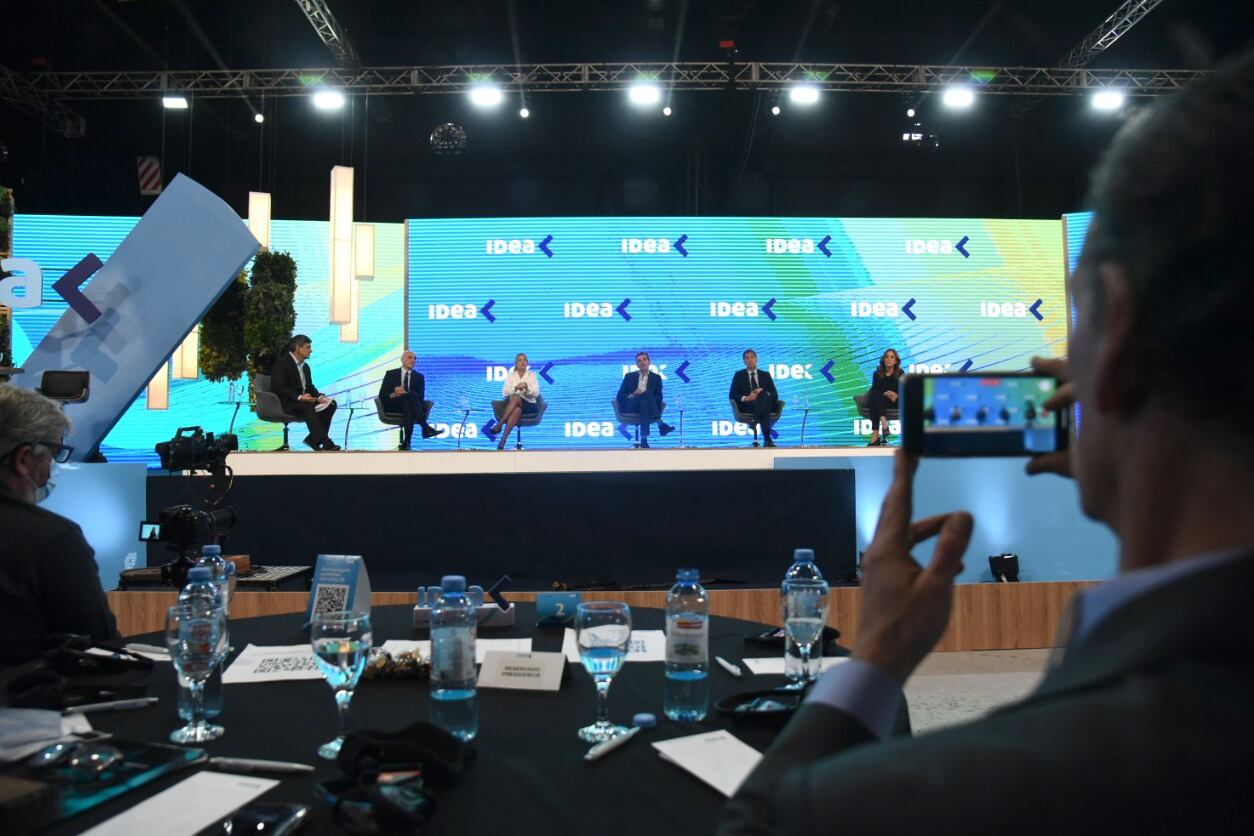 El coloquio de Idea con la idea fija.