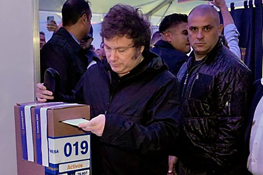 El momento en el que Milei votó en las elecciones de Boca