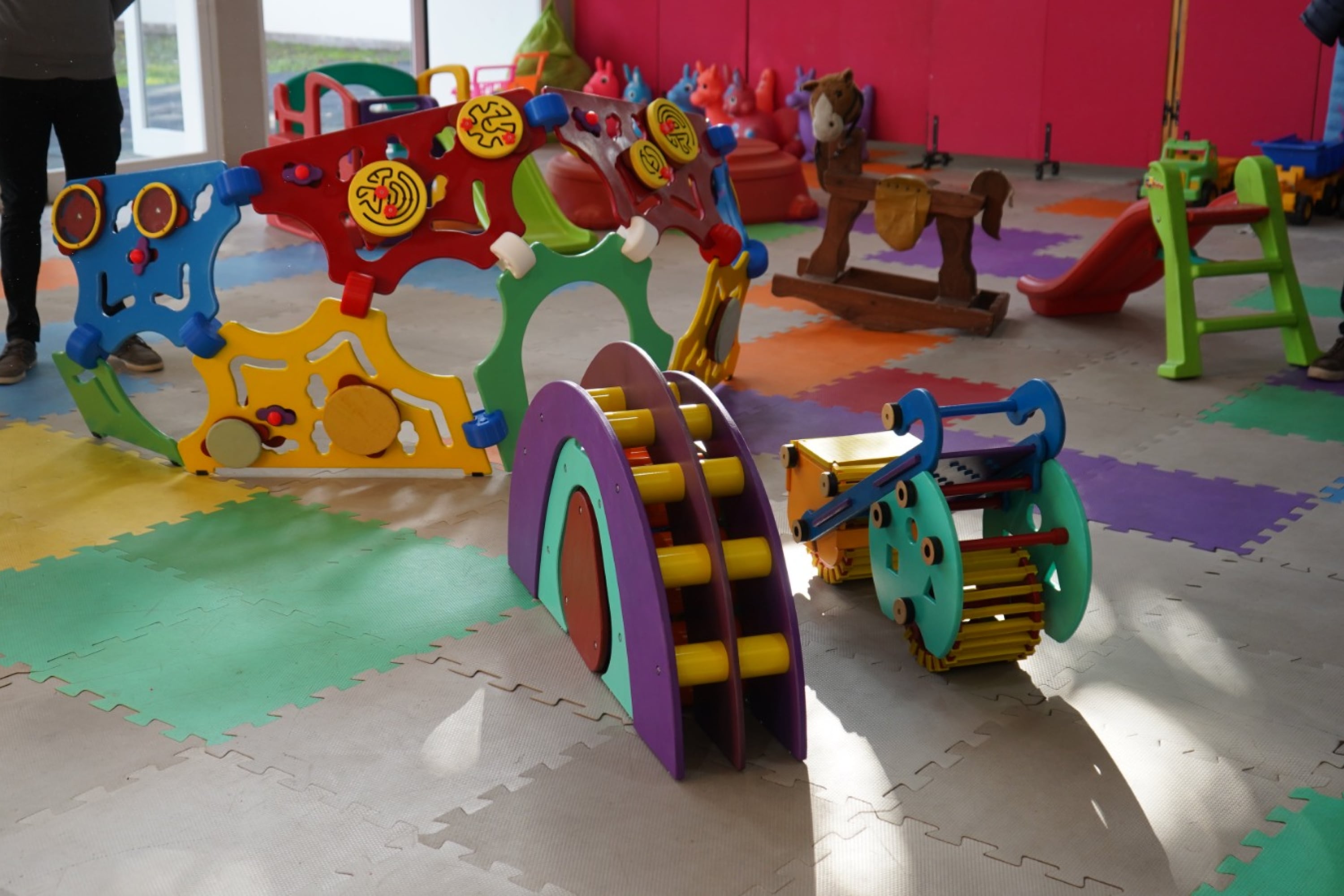 Los juegos Montessori fueron donados al jardín maternal de la Universidad.