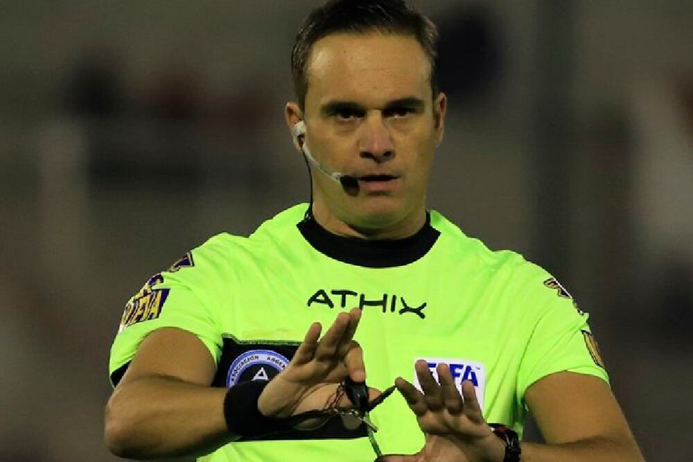 Patricio Loustau dirigirá la final de la Libertadores entre Santos y Palmeiras.