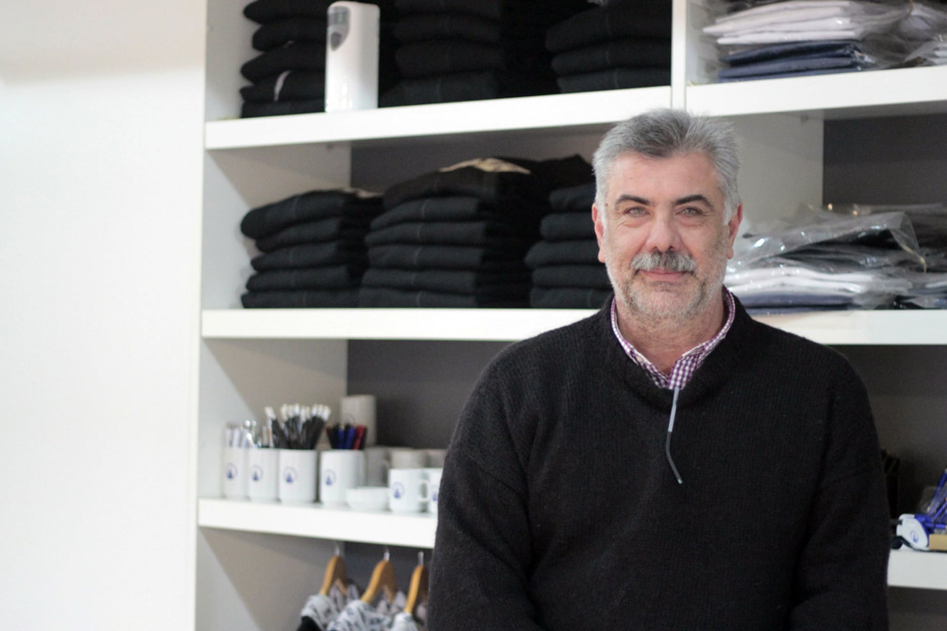 El médico veterinario Juan Antonio Zapata explica que los pacientes llegan por derivación.