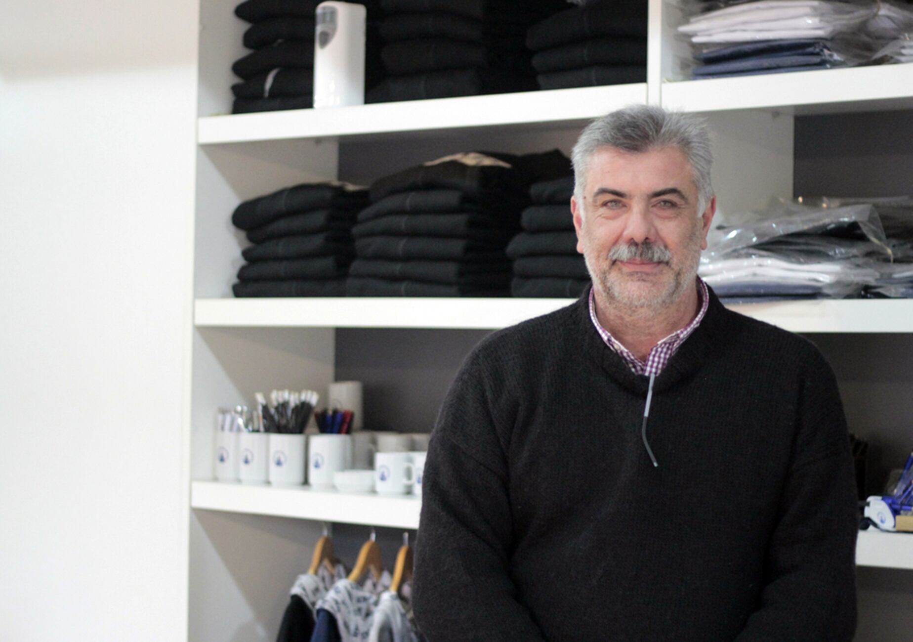 El médico veterinario Juan Antonio Zapata explica que los pacientes llegan por derivación.