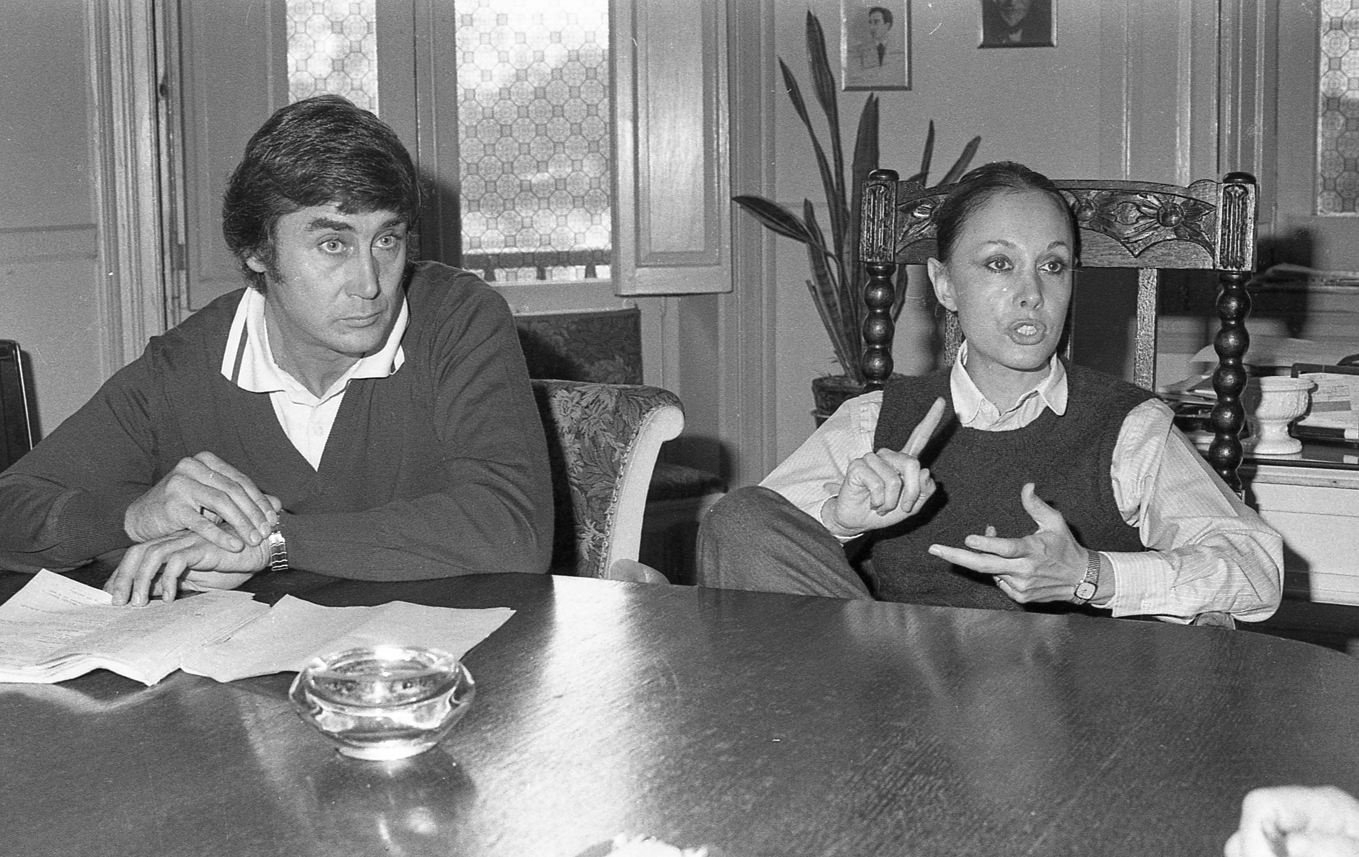 Rodolfo Bebán junto a la actriz Thelma Biral.