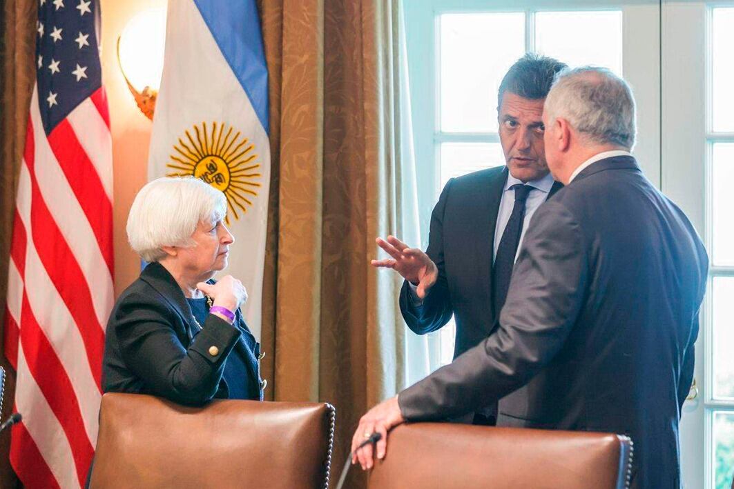 Sergio Massa, con Janet Yellen, secretaria del Departamento del Tesoro, y Marc Stanley, embajador de Estados Unidos en Argentina.