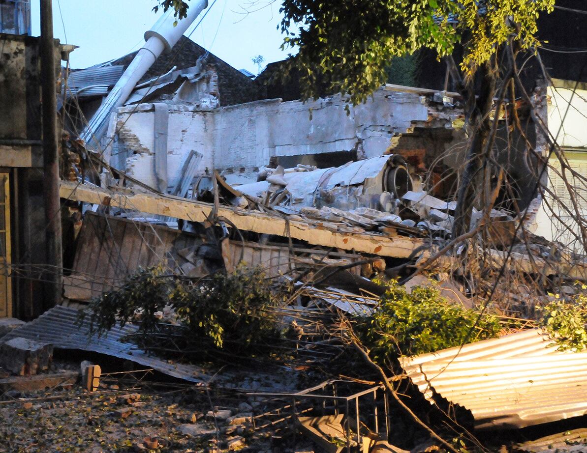La explosión afectó varios inmuebles vecinos.