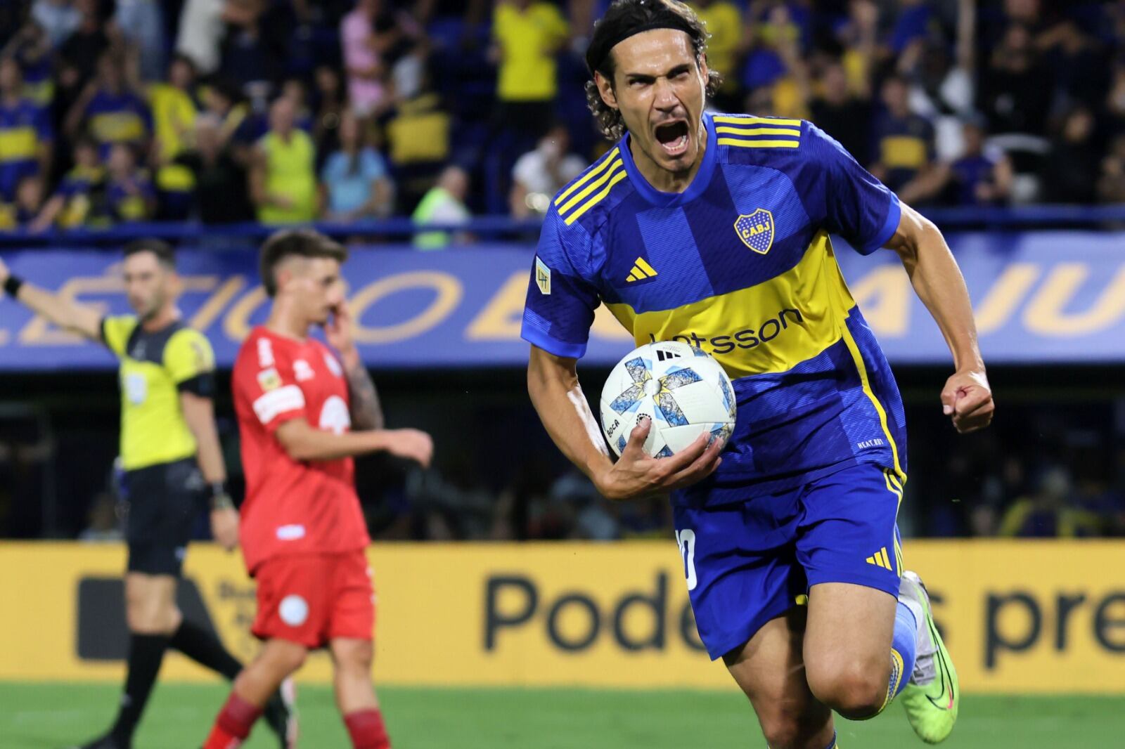 Cavani se llenó la boca de gol ante Belgrano de Córdoba