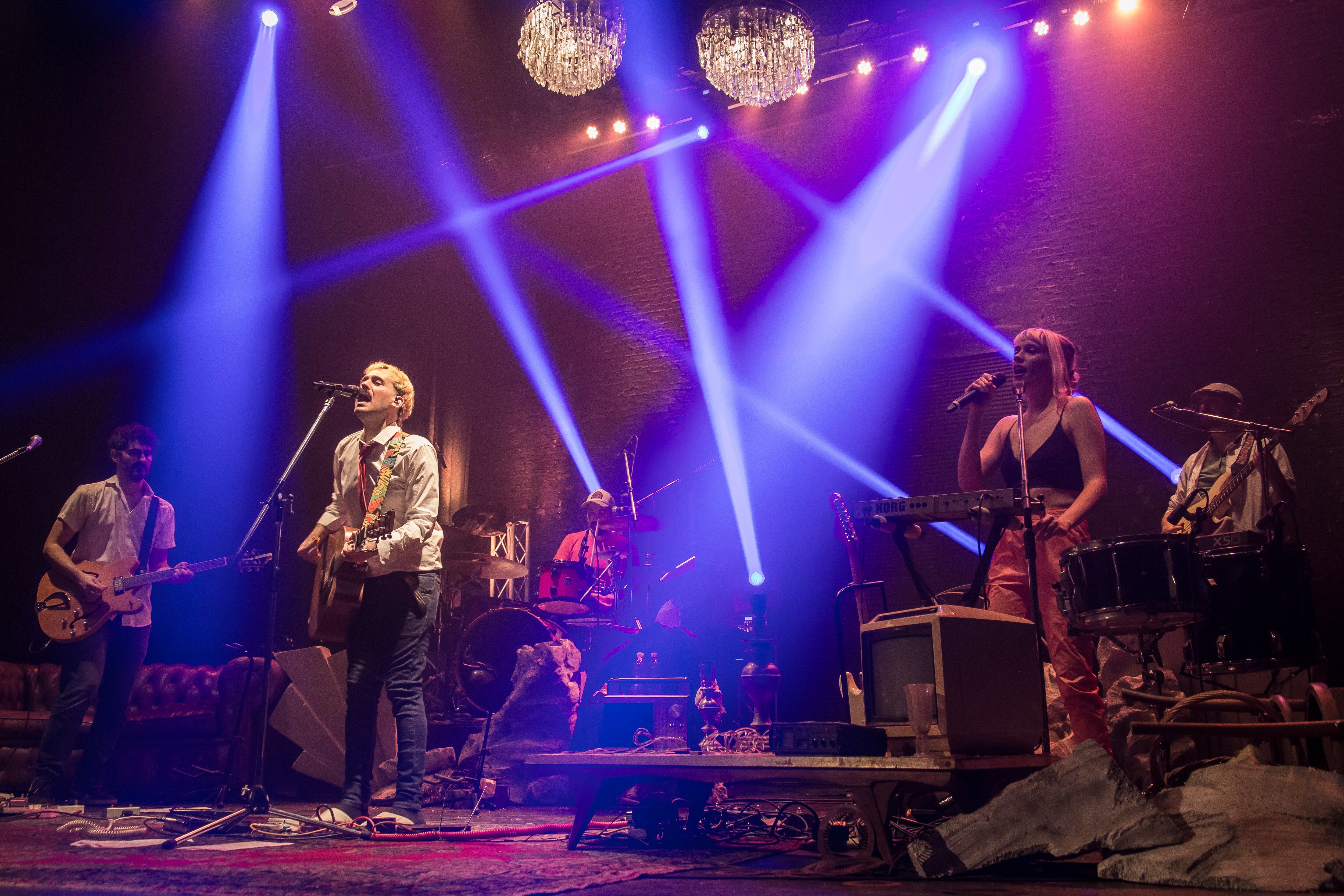 Briones dio un show de más de dos horas, que empezó acústico y terminó a todo baile.