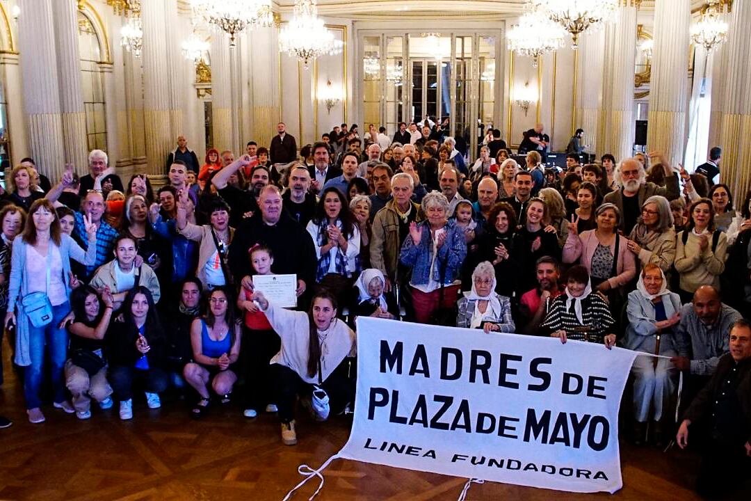 Madres de Plaza de Mayo línea fundadora y Flores Soclidario fueron reconocidos por la legislatura