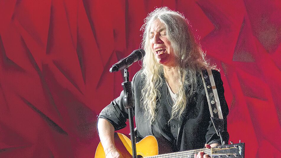 Durante la conferencia de prensa, Smith cantó “My Blakean Year” y confesó su devoción por César Aira.