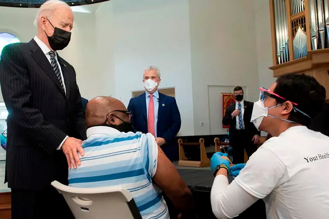 Biden en un centro de vacunación contra el covid-19 en Alexandria, Virginia, hace dos semanas.
