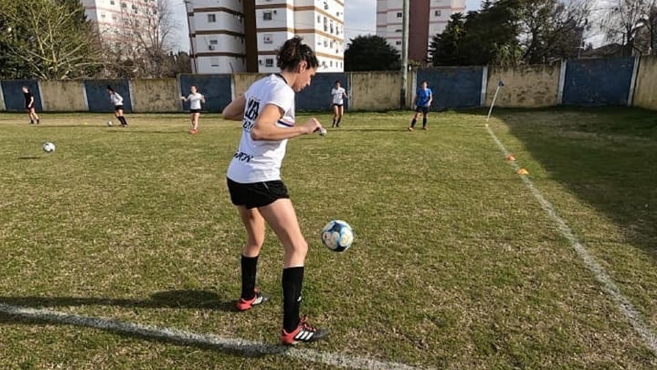 El fútbol femenino de AFA arrancará esta noche, pero las jugadoras de UBA-Defe tendrá su estreno este domingo.