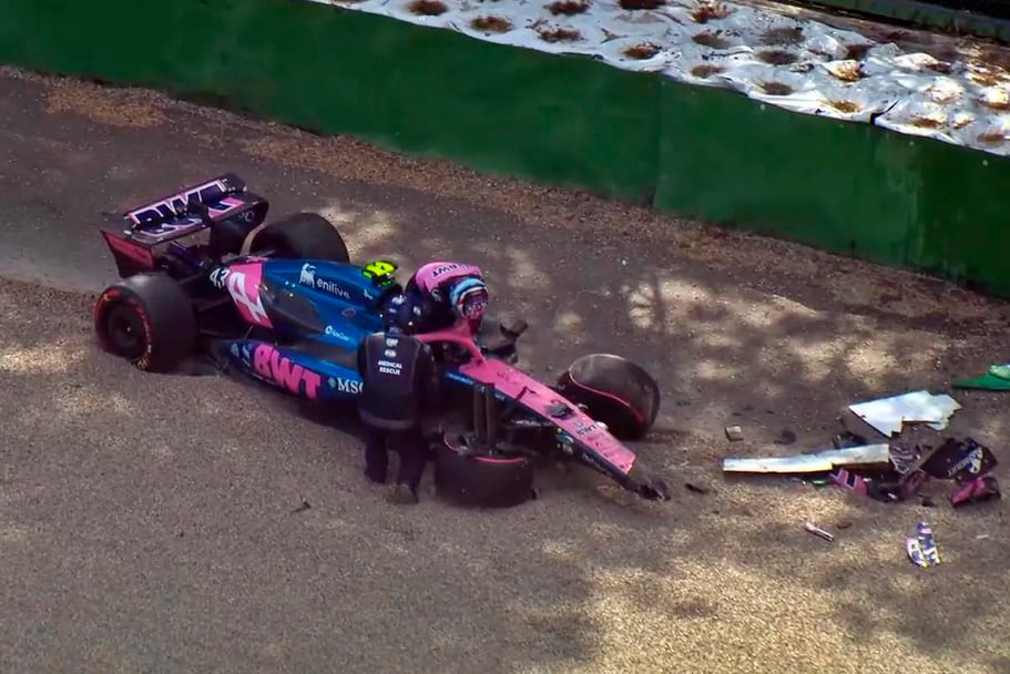 Colapinto y el Alpine con la trompa destrozada en la curva de Tamburello