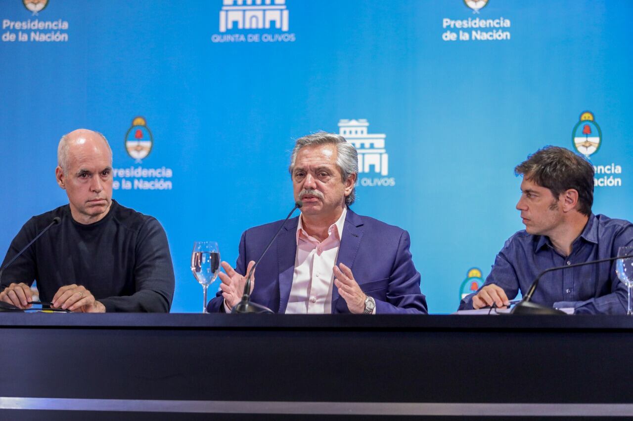 Alberto Fernández con Larreta y Kicillof, dos gobernantes que vieron caer los fondos coparticipables.