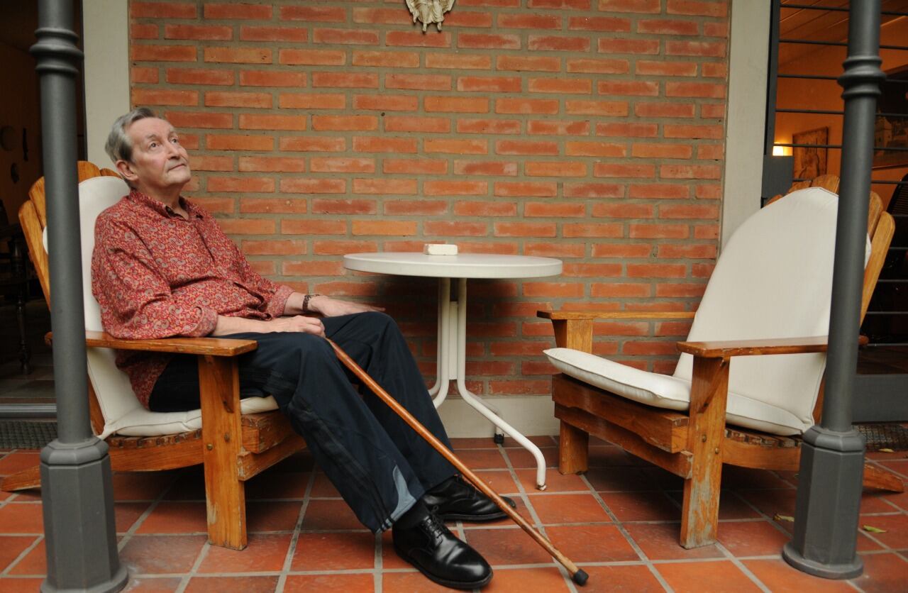 Alezzo tenía 84 años y un prestigio enorme como director y formador de actores. 