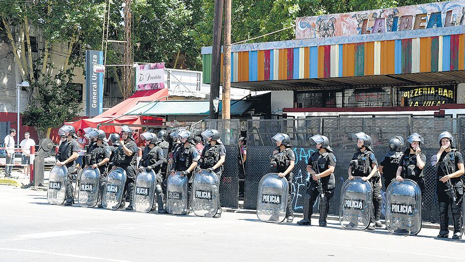 La Policía de la Ciudad intervino después de que los federales desalojaron.