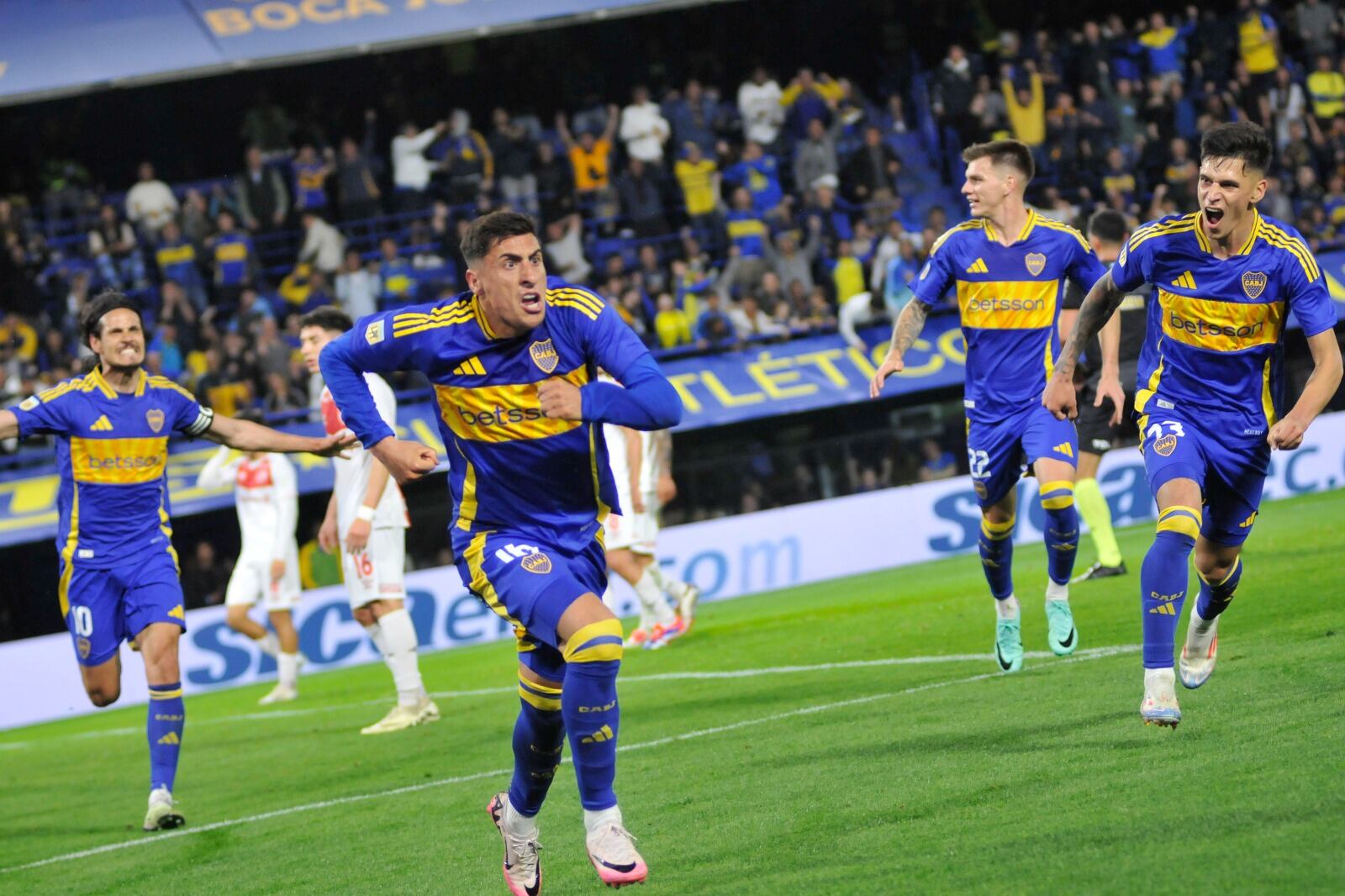 Merentiel grita con todo el gol que le dio el triunfo a Boca.