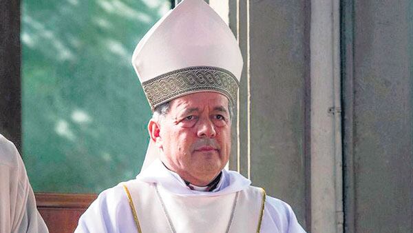 El arzobispo de Osorno, Juan Barros, acusado de encubrimiento, despierta violentas críticas en la feligresía.