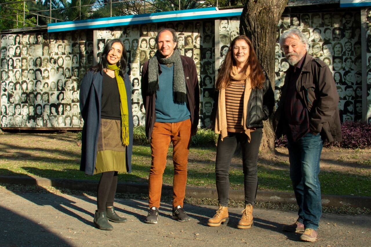 Los Musiqueros junto a Verónica Parodi, directora del ECuNHi.