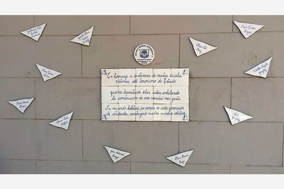 La intervención artística es de Cynthia Blaconá y Jimena Rodríguez.