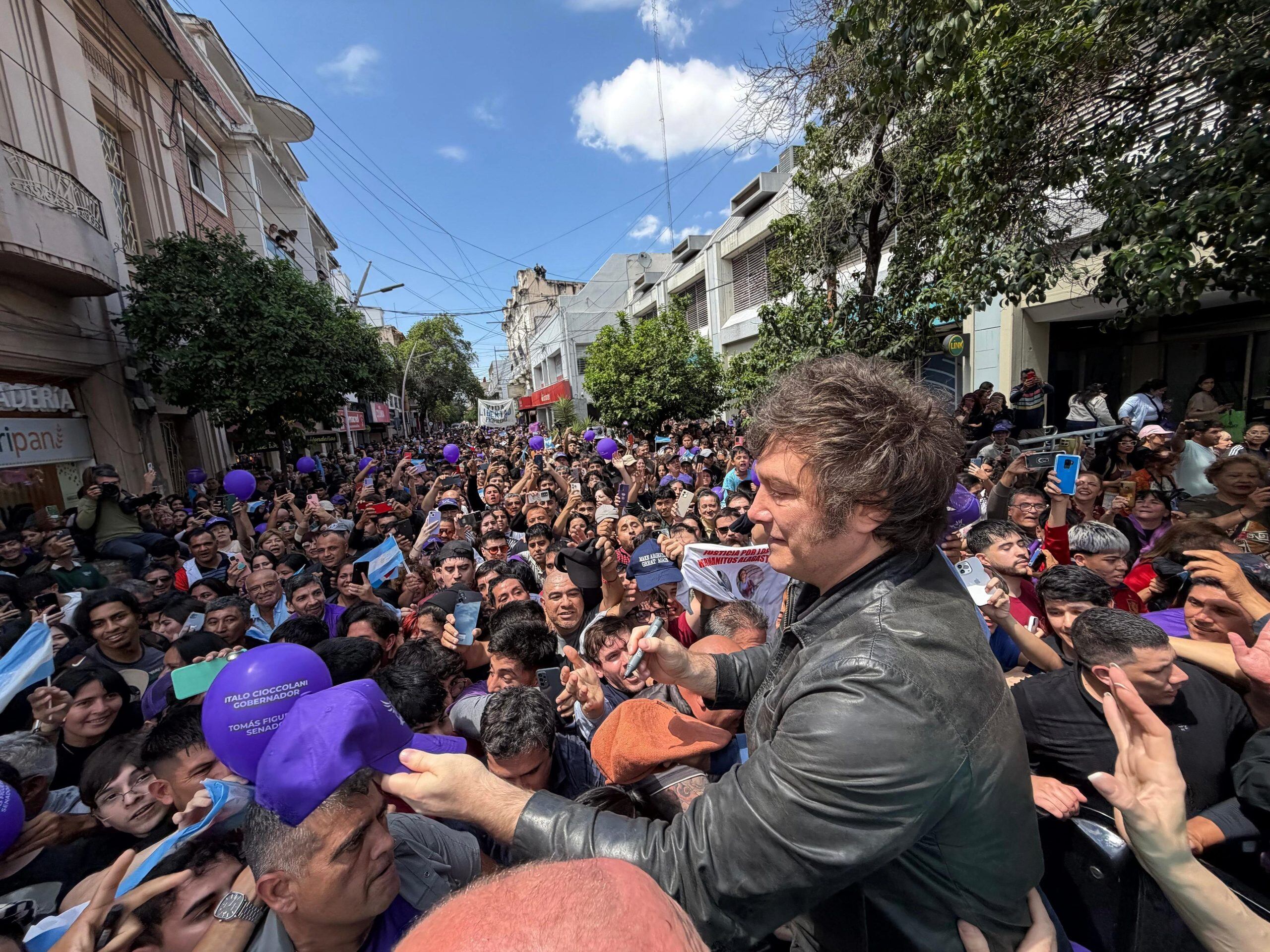 El presidente Javier Milei de campaña en Santiago del Estero.