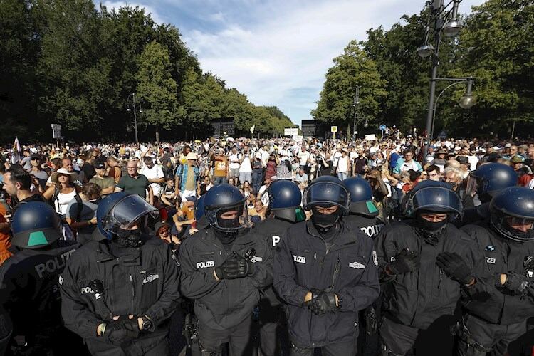 La Policía tuvo algunos roces con los manifestantes.