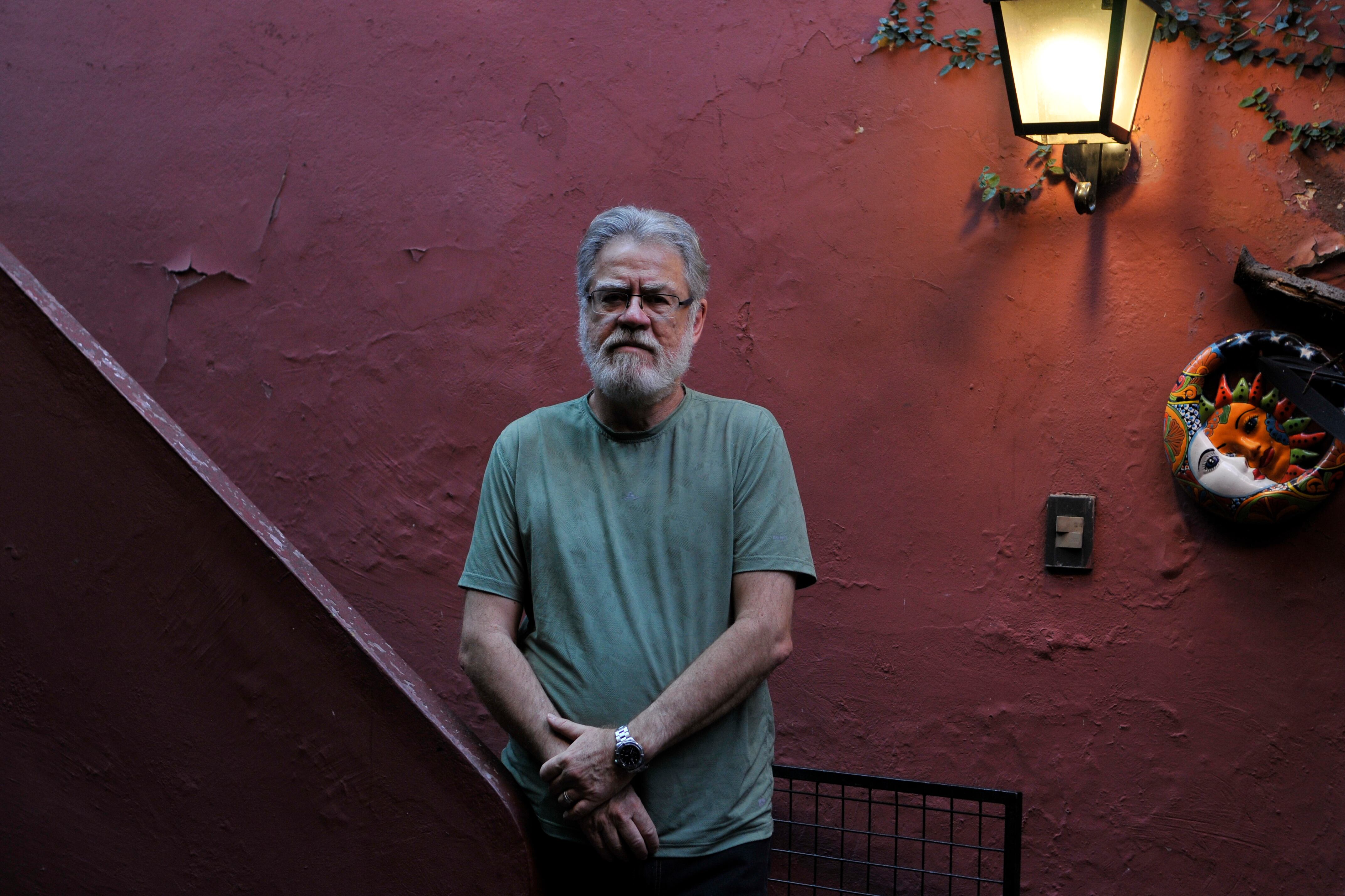 "Borges opera un juego de múltiples espejos que hacen posible que su literatura nos lleve a otras literaturas"