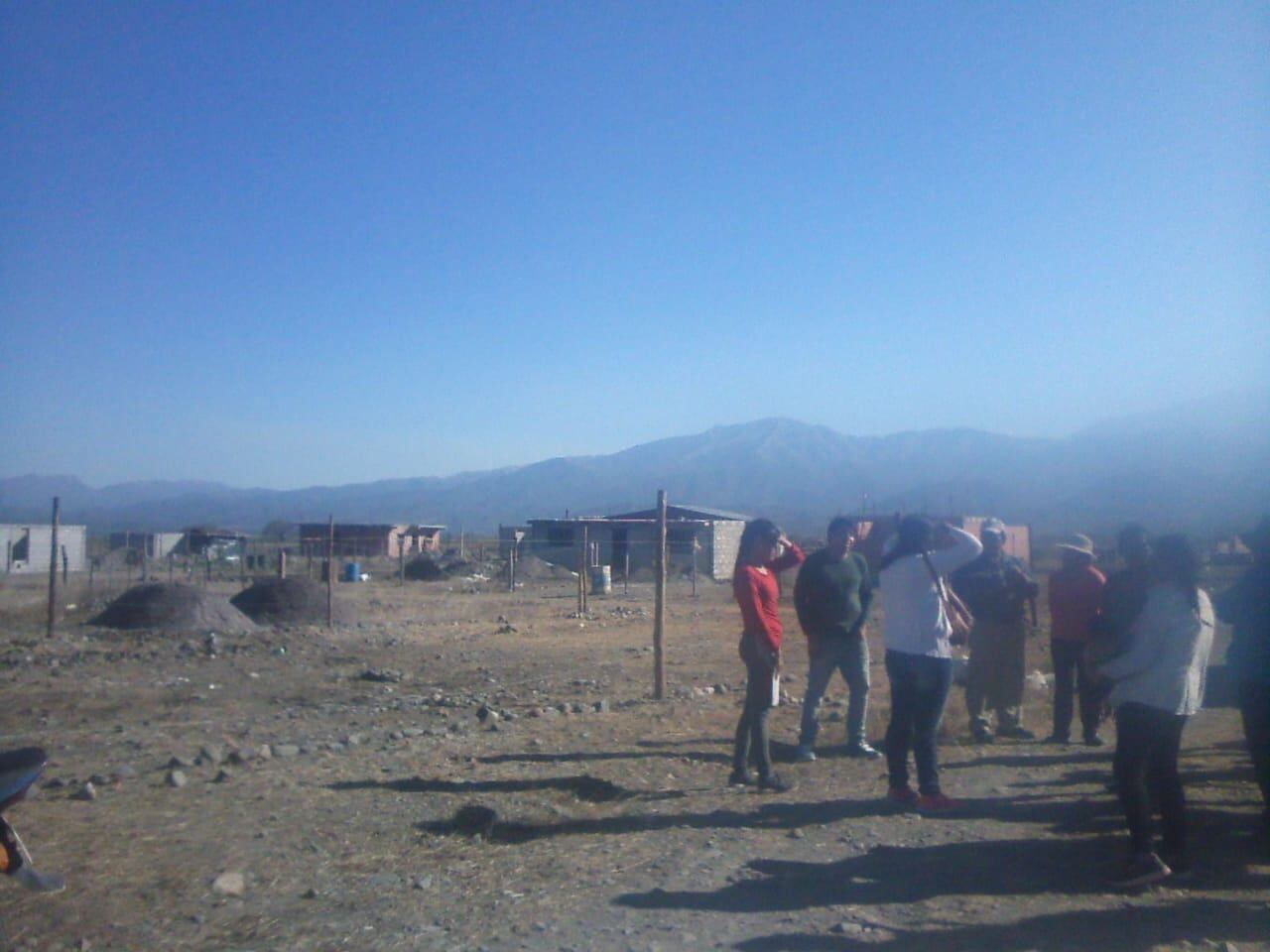 Vecinos en el Loteo 208