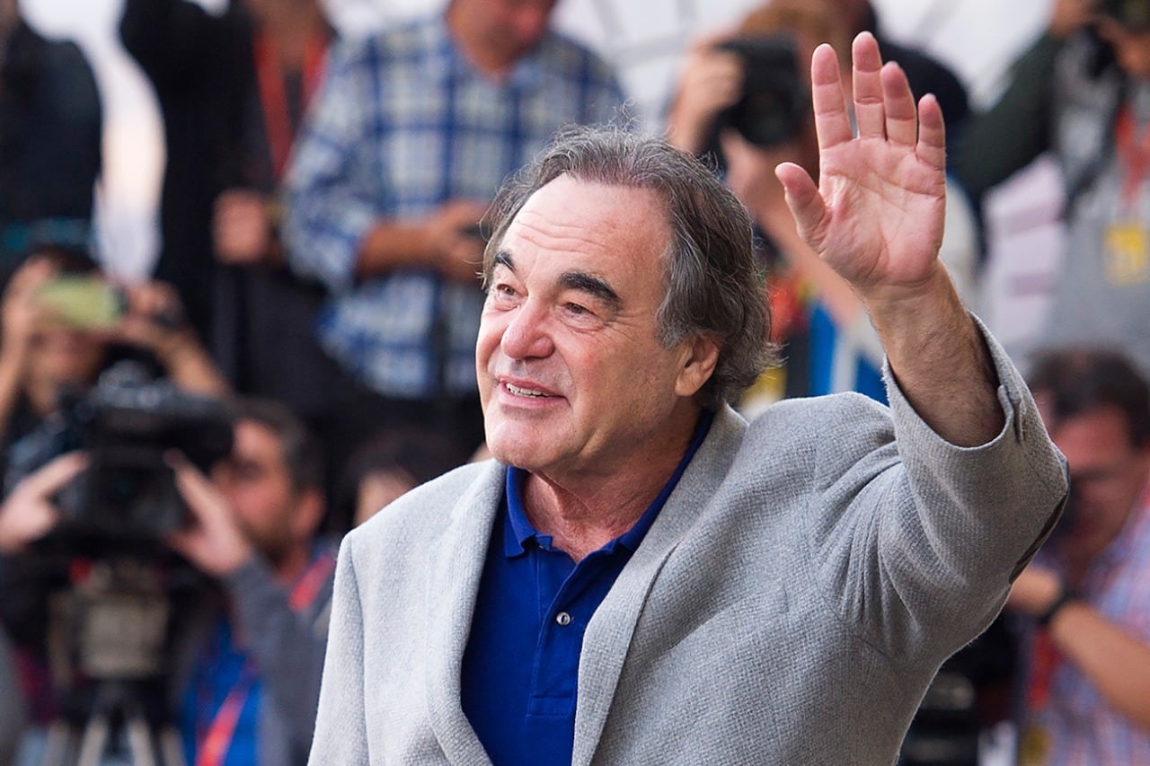 Stone dirigió "Pelotón" y "JFK", entre otras películas. 
