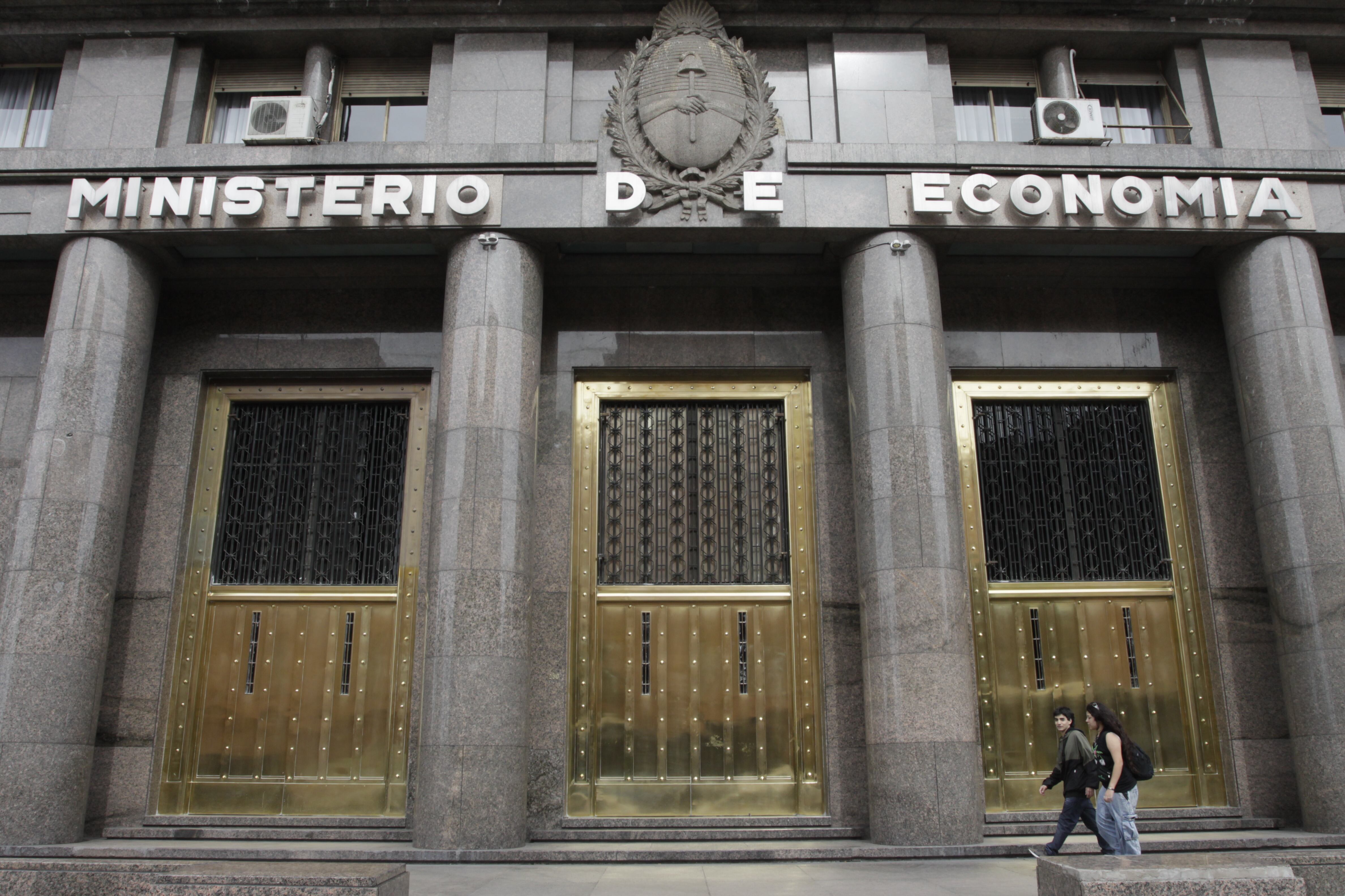 El Indec midió 35.664 trabajadores públicos menos que en 2024.