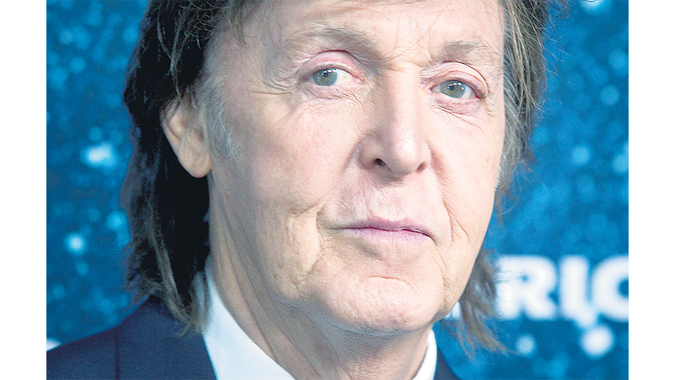 “La gente quiere paz, son los políticos y los líderes quienes se meten en guerras”, dice Paul sobre “People Want Peace”.