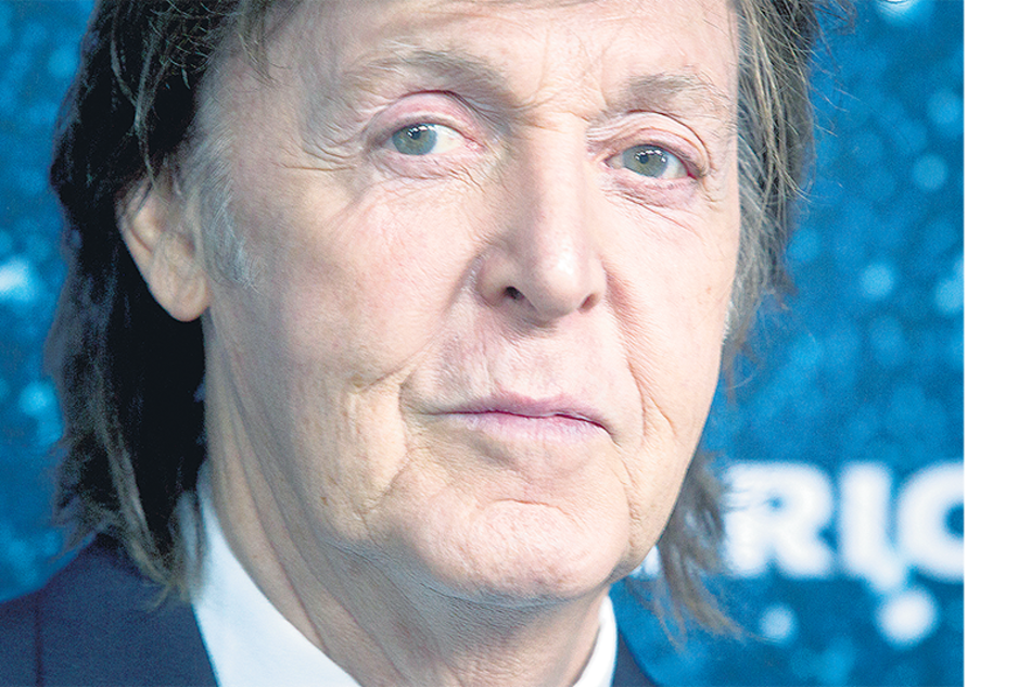 “La gente quiere paz, son los políticos y los líderes quienes se meten en guerras”, dice Paul sobre “People Want Peace”.