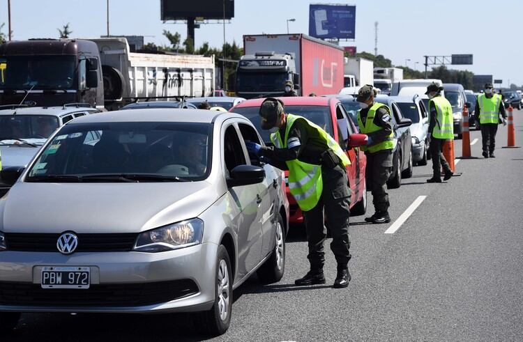 Los controles se suceden en todo el país desde el comienzo de la cuarentena. 
