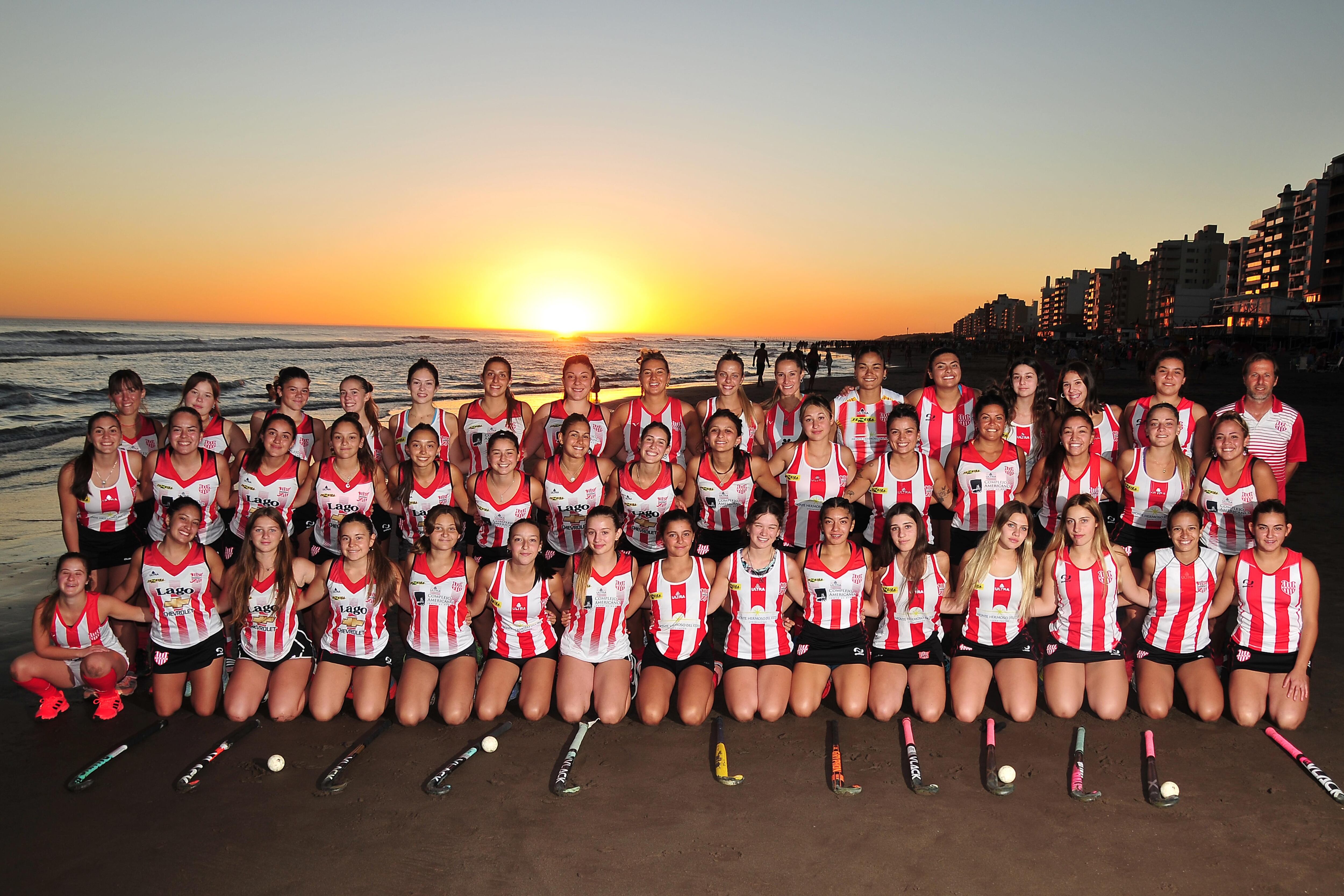 El hóckey y la playa, dos pasiones en la ciudad de 10.000 habitantes.