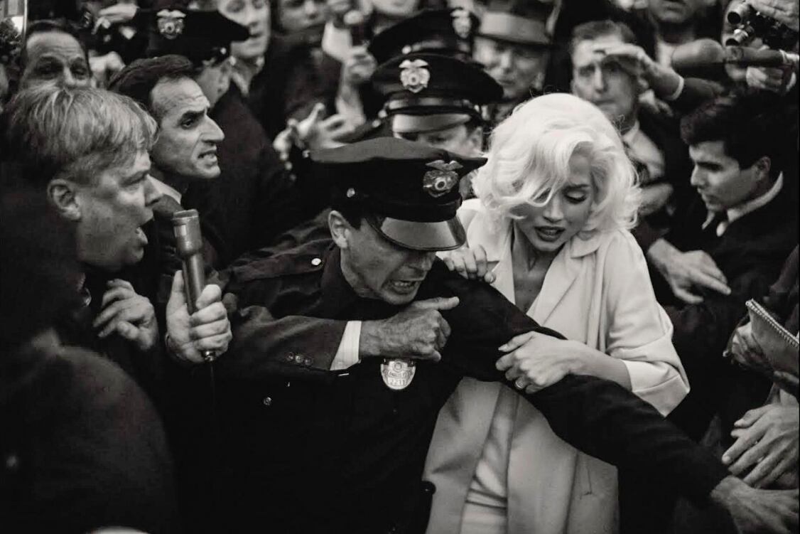 "Blonde" pone todo el tiempo el acento en un sufrimiento interminable.
