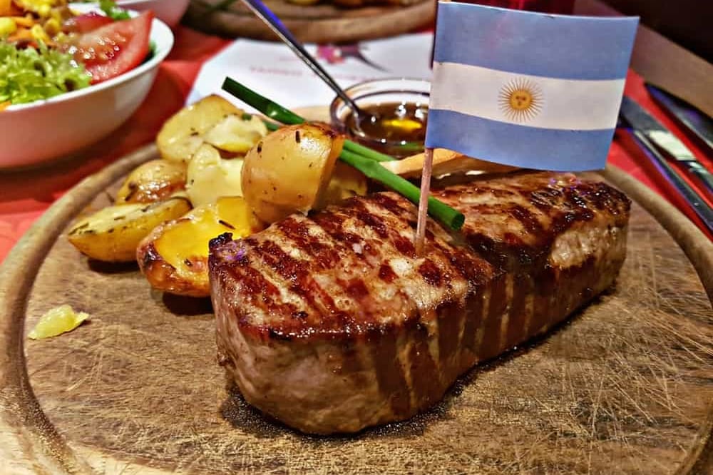La carne argentina ha sido elogiada y recomendada por los usuarios de Taste Atlas.