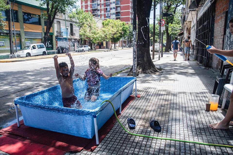 El SMN emitió un alerta amarilla por temperaturas extremas en gran parte del país. Imagen: Télam