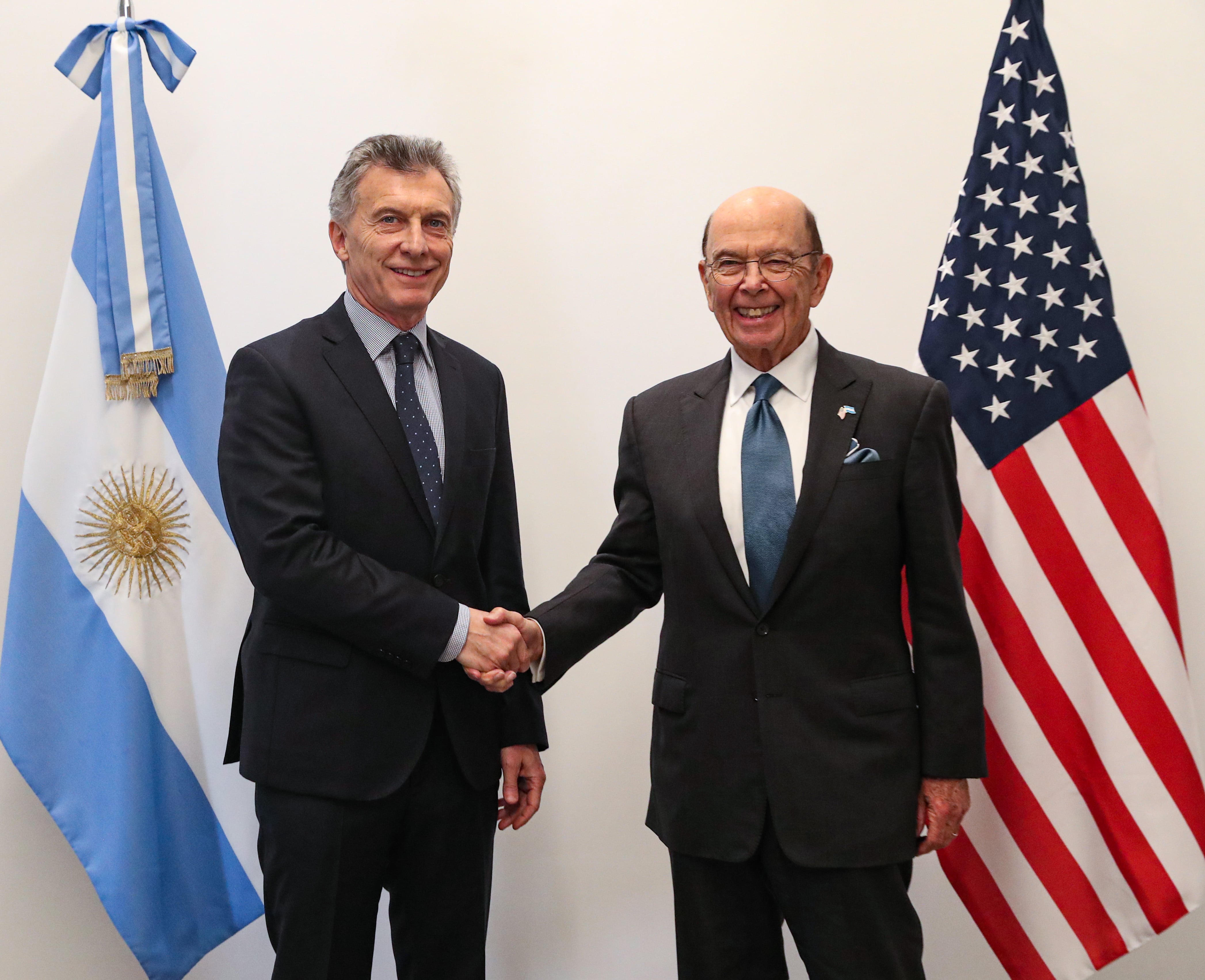El presidente Mauricio Macri junto al secretario de Comercio de Estados Unidos, Wilbur Ross.